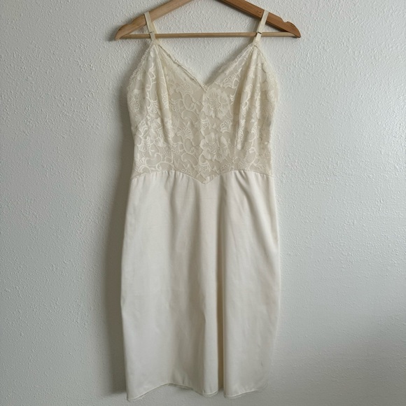 vanity-fair-dresses-vanity-fair-vintage-95s-ivory-white-lace-bodice
